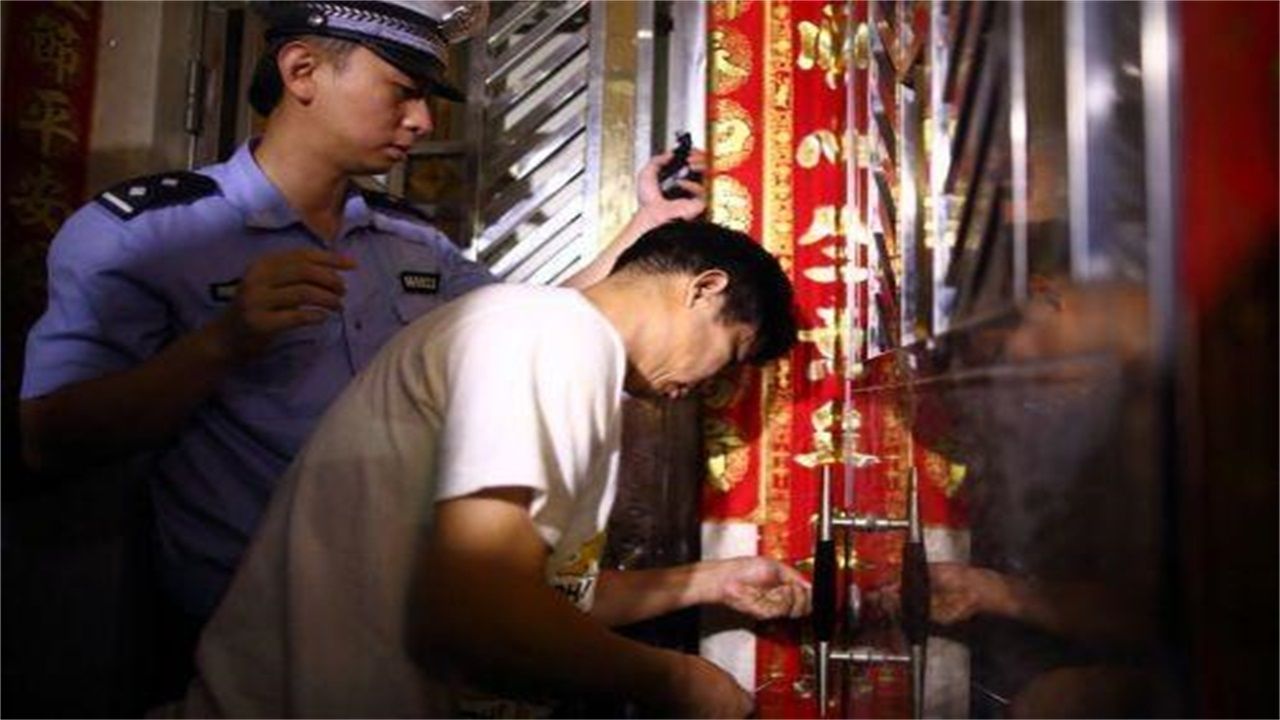 神农架请开锁师傅开了锁后，师傅为什么一般都不进门，就算主人请也不进去？